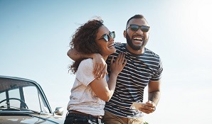 Couple in the sun taking selfie