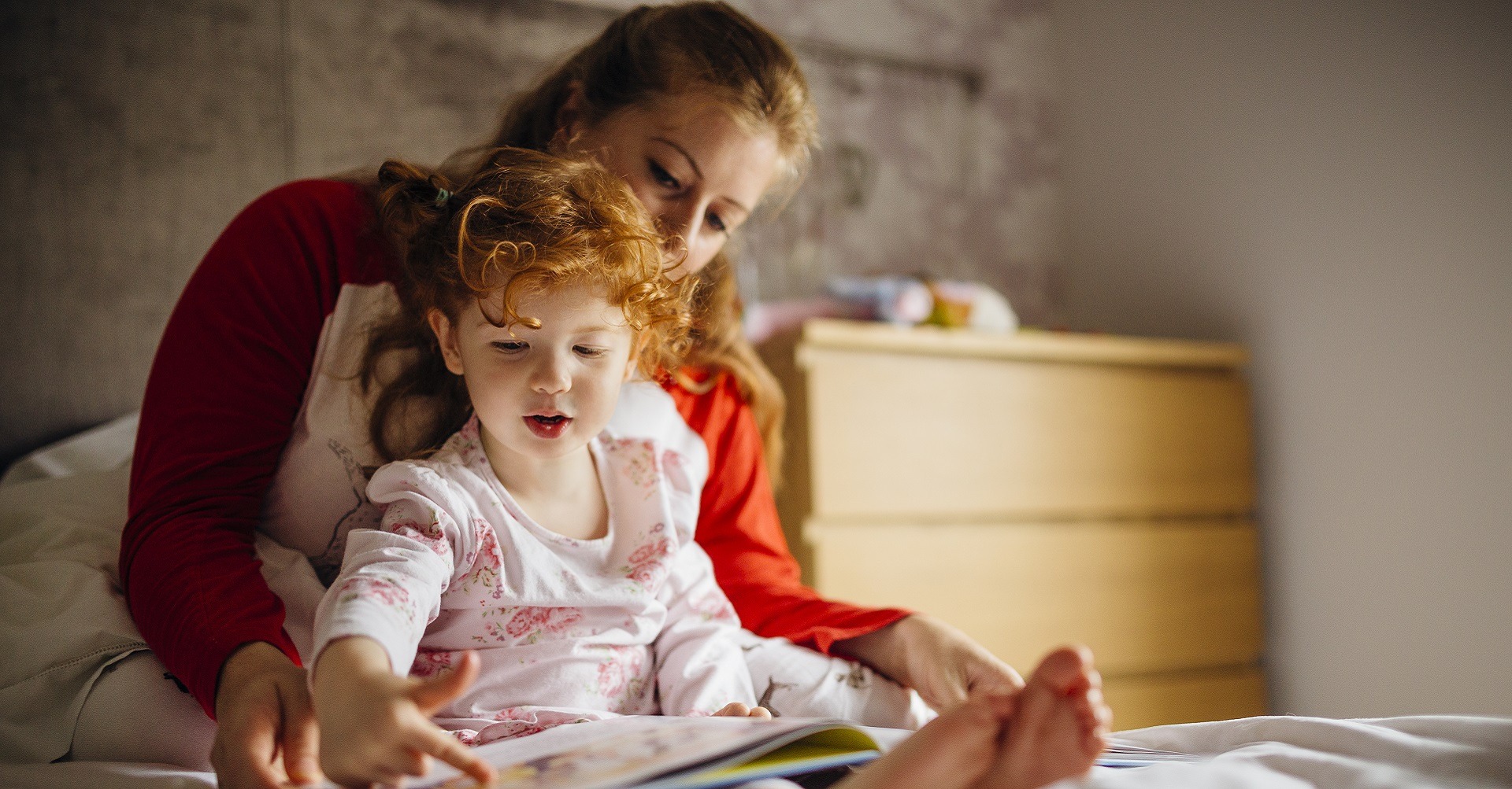 mom with daughter on bed