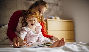 mom with daughter on bed