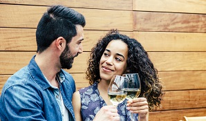 couple drinking wine 