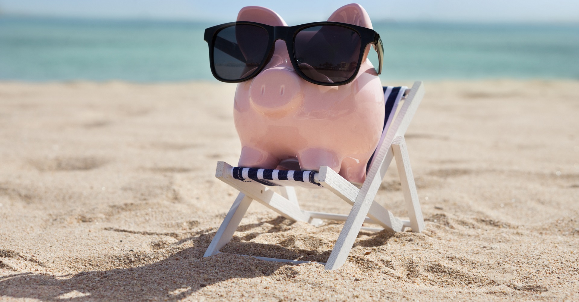 Piggy on the beach with sunglasses