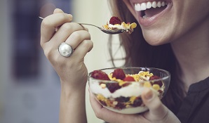 woman eating fruit and yoghurt