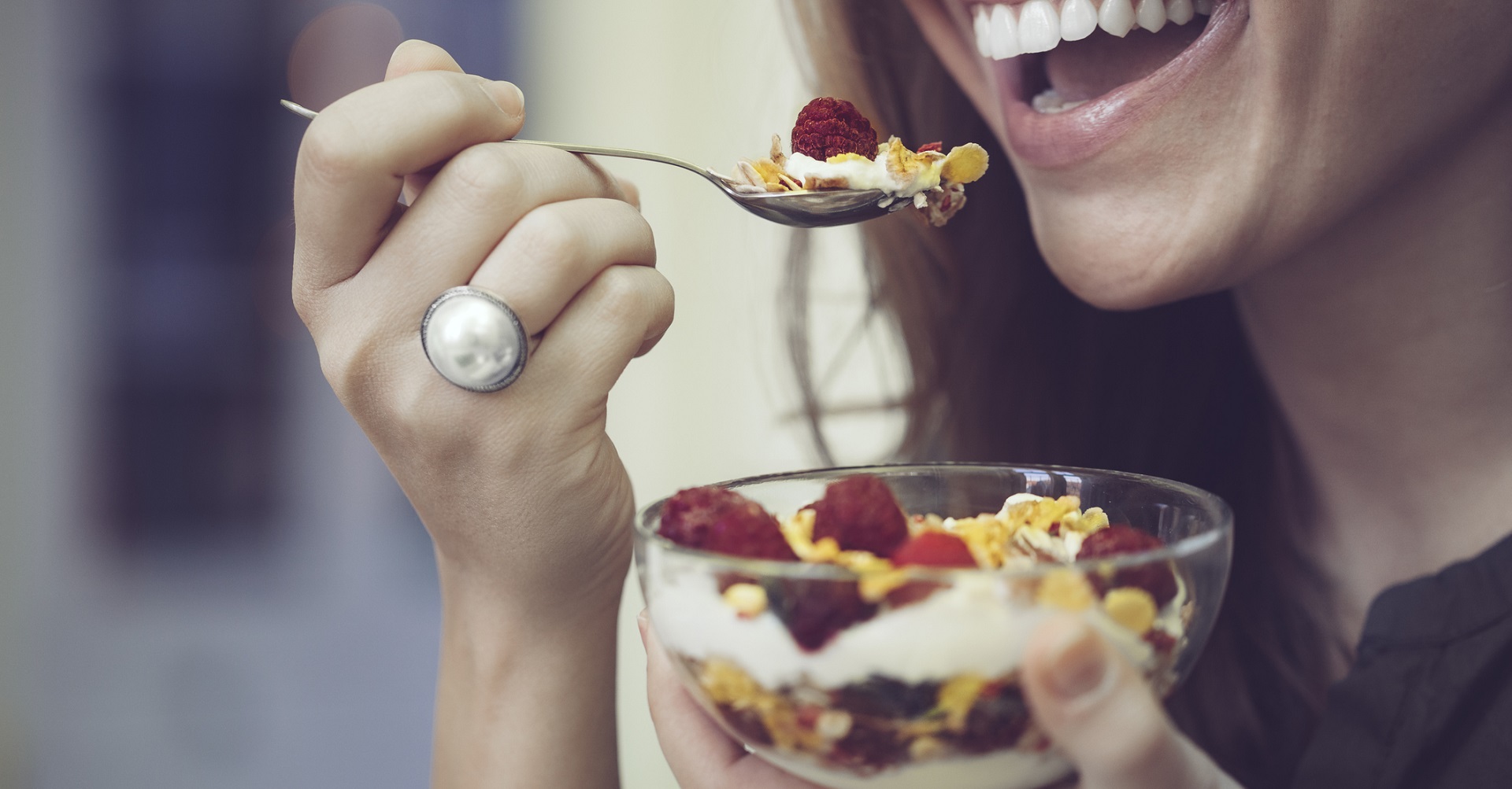 woman eating fruit and yoghurt