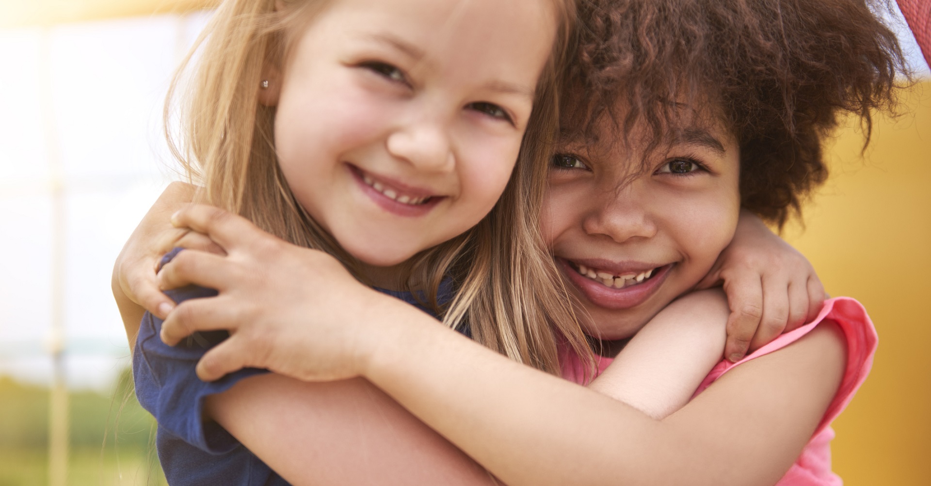 2 young girls who are friends