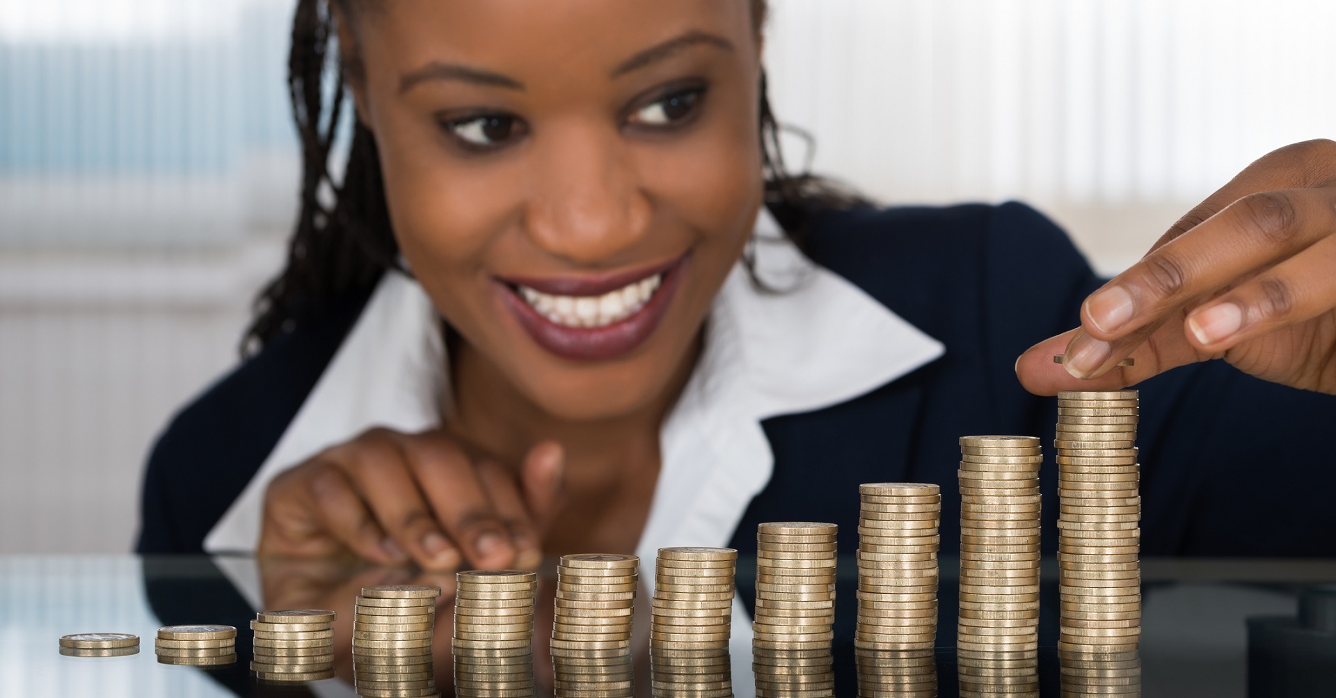 woman counting coins and putting them in a pile